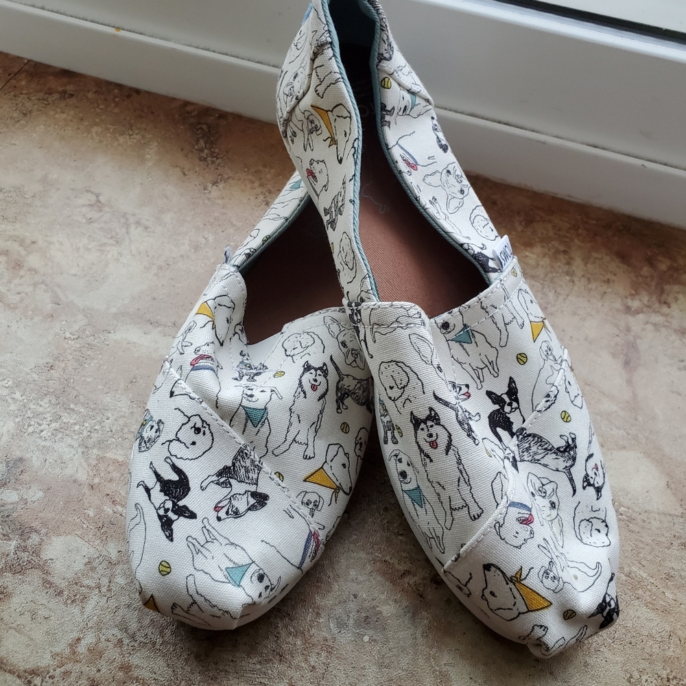 TOMS limited edition year of the dog flats